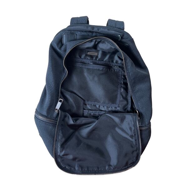 lululemon city adventurer 17l backpack Lululemon City Adventurer Backpack 17L W/ Silver Hardware